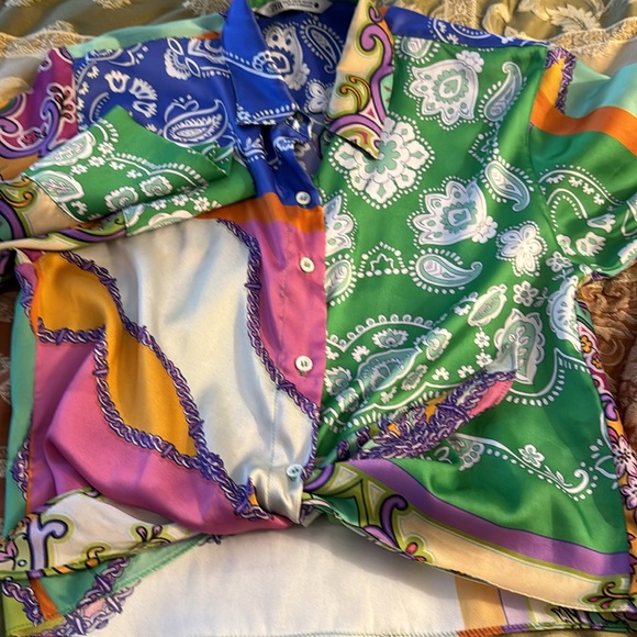 ZARA. Women’s Medium Multicolored Blouse. Crop top with Bell Sleeve. Sat… - Picture 11 of 15